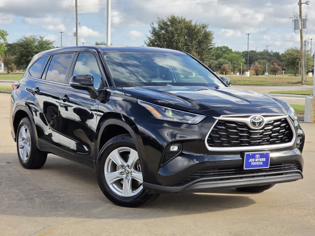 Used 2025 Midnight Black Metallic Toyota LE image 2