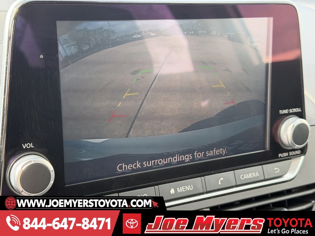 Used 2025 Glacier White Nissan 2.5 SV image 18