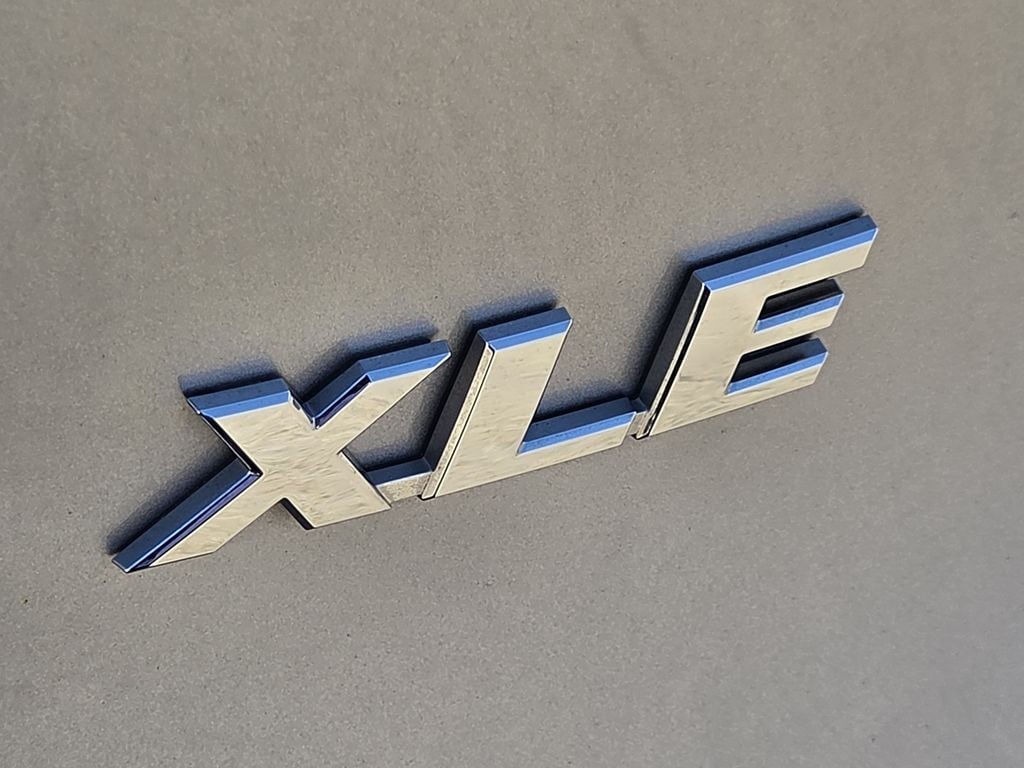 Used 2025 Silver Sky Metallic Toyota XLE image 11