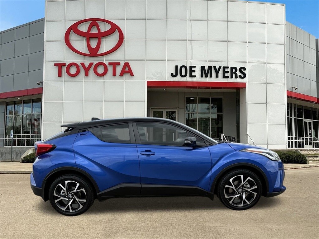 2020 Toyota C-HR XLE photo 3