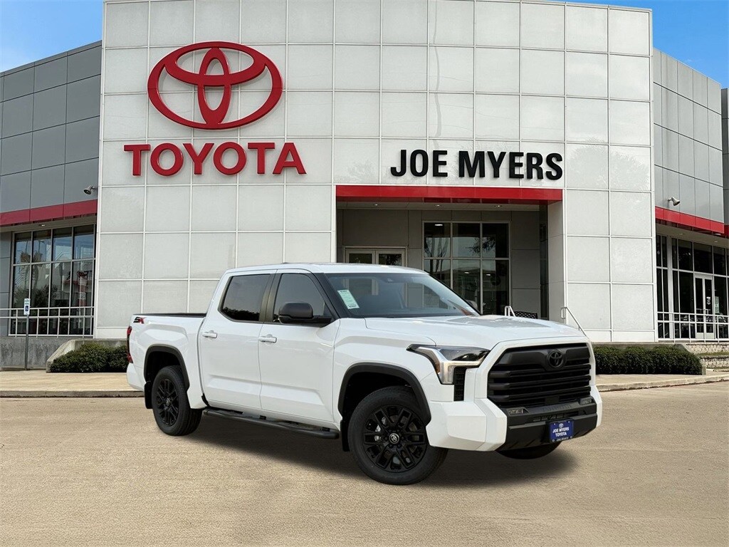 2026 Toyota Tundra SR5 CrewMax photo 2