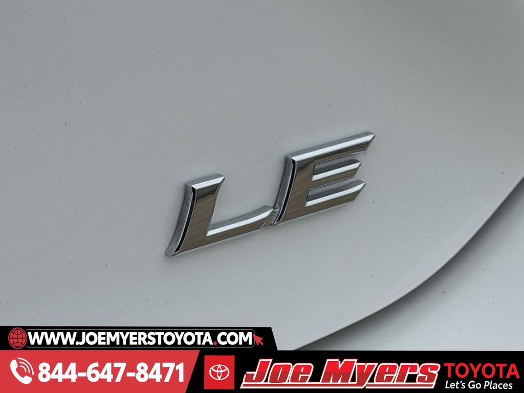 Used 2025 Ice Cap Toyota LE image 11
