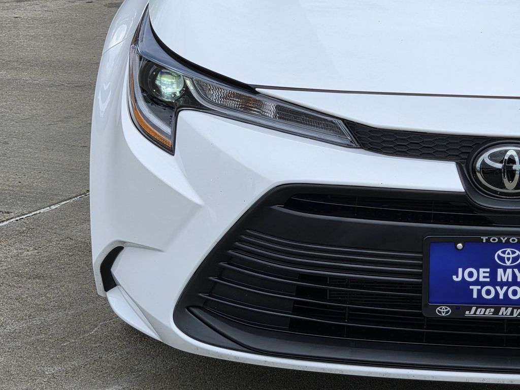 Used 2026 Ice Toyota LE image 5