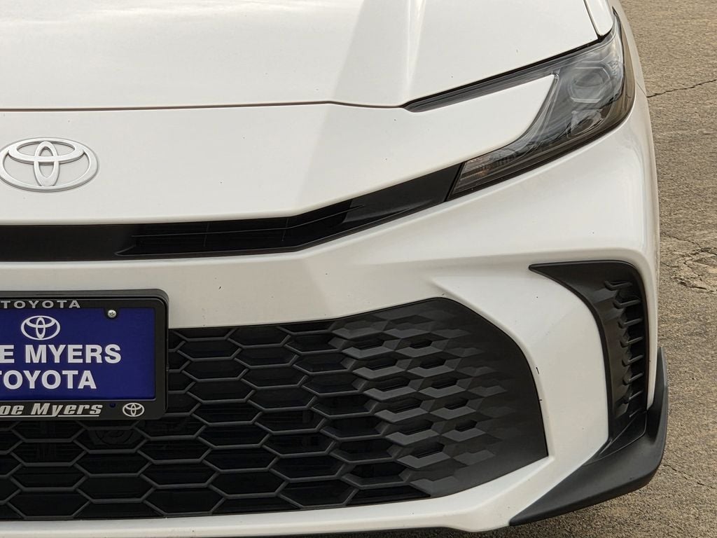 Used 2025 Ice Toyota SE image 4