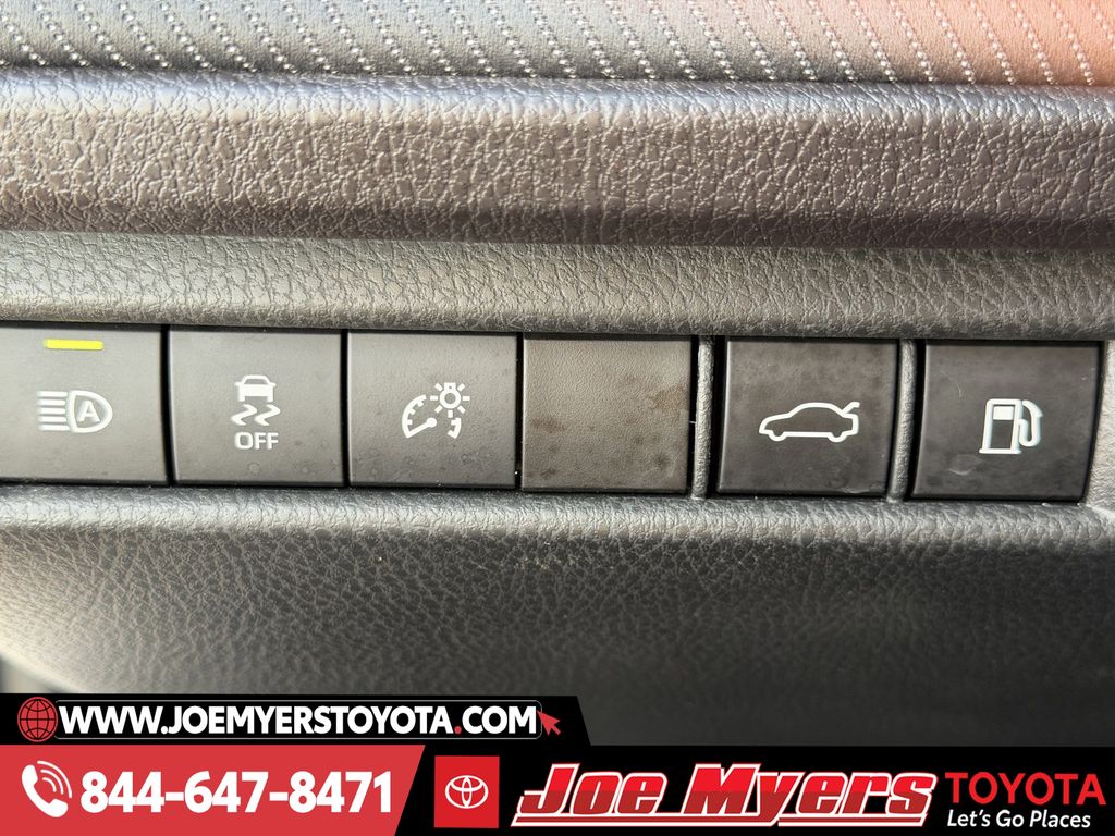 Used 2025 Ice Cap Toyota SE image 25