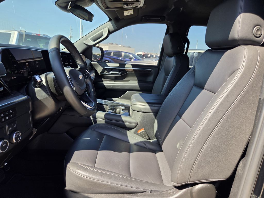 Used 2025 Black Chevrolet LT image 26