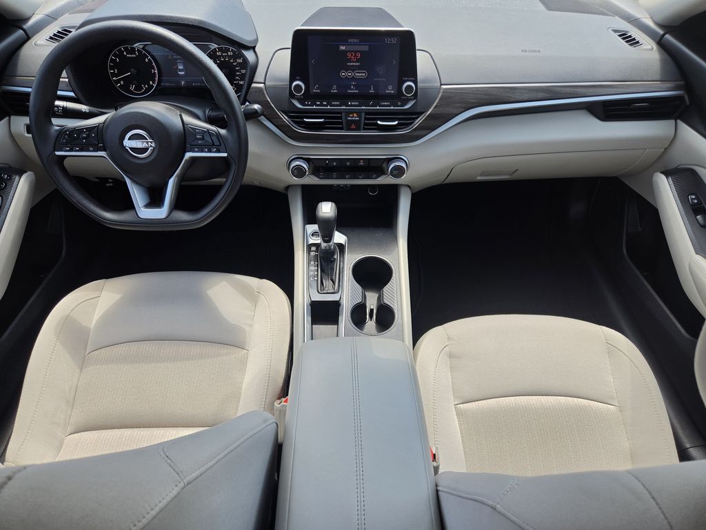 Used 2025 Super Black Clearcoat Nissan 2.5 SV image 12