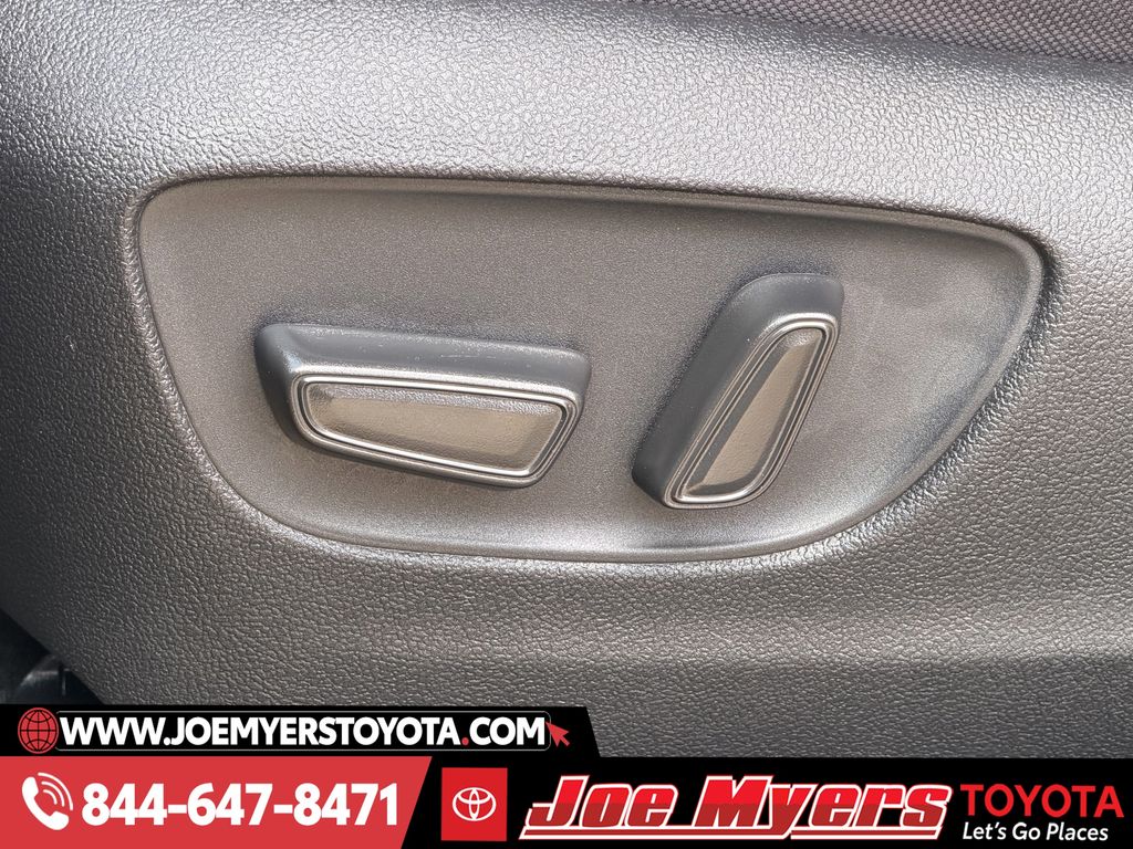Used 2025 Blueprint Toyota LE image 28