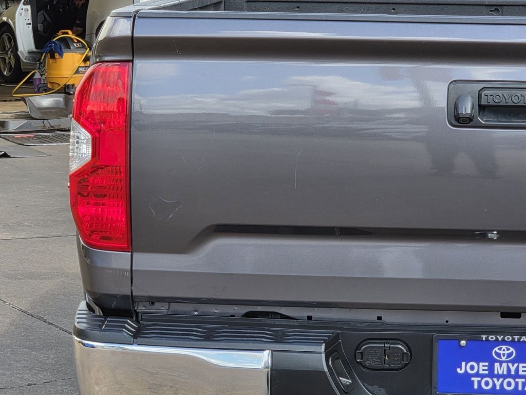 Used 2018 Magnetic Gray Metallic Toyota SR5 image 10