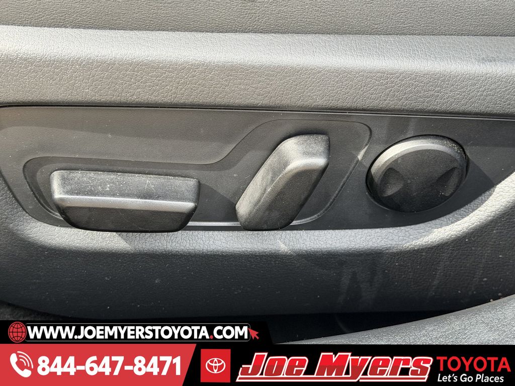 Used 2025 Snowflake White Pearl Mica Mazda 2.5 S Preferred Package image 29