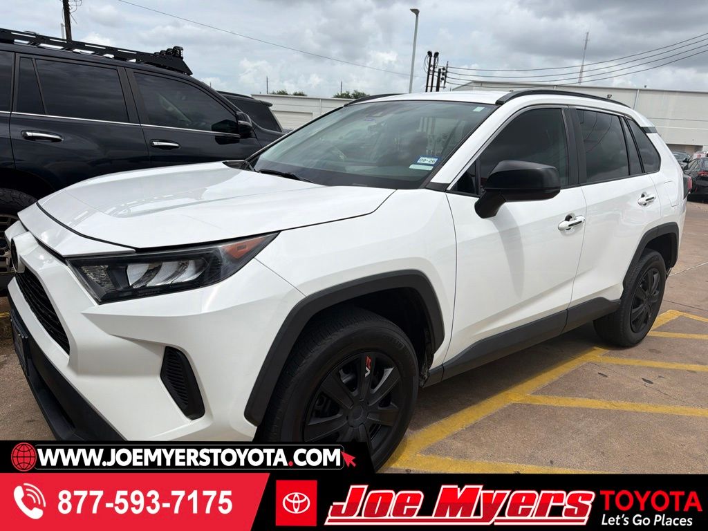2021 Toyota RAV4 LE FWD's photo