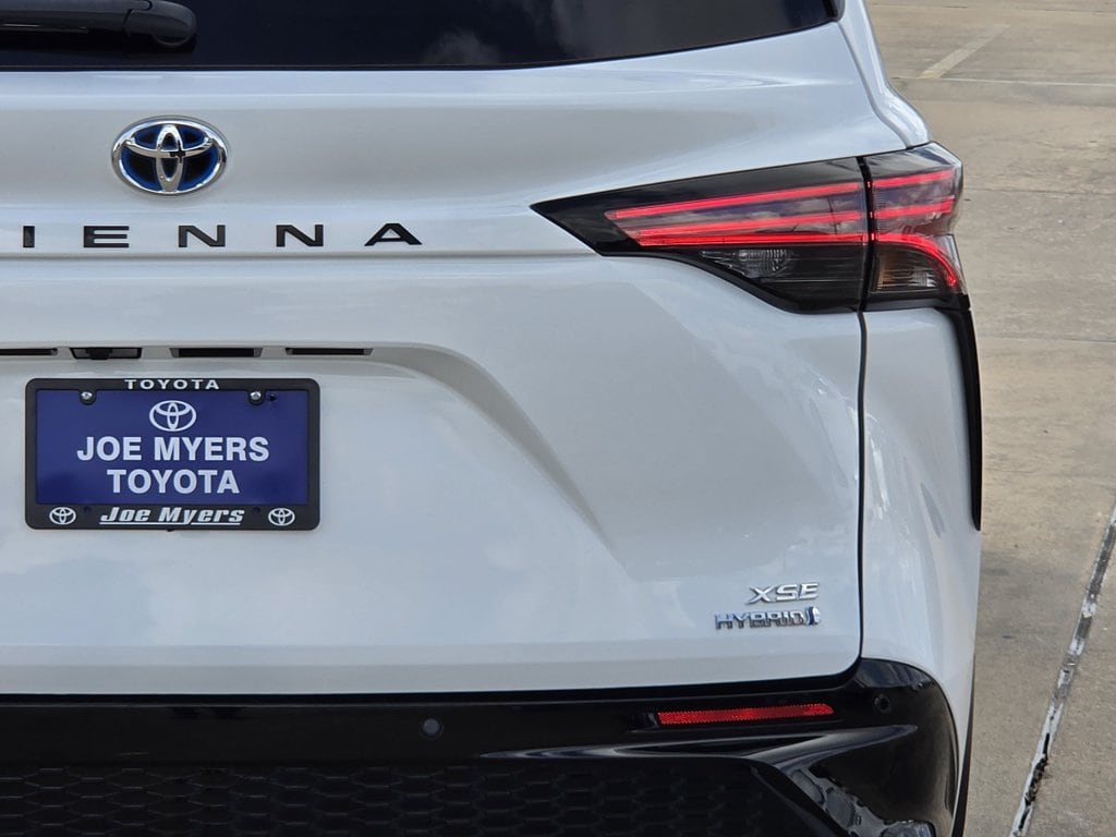 Used 2023 Ice Toyota XSE image 9