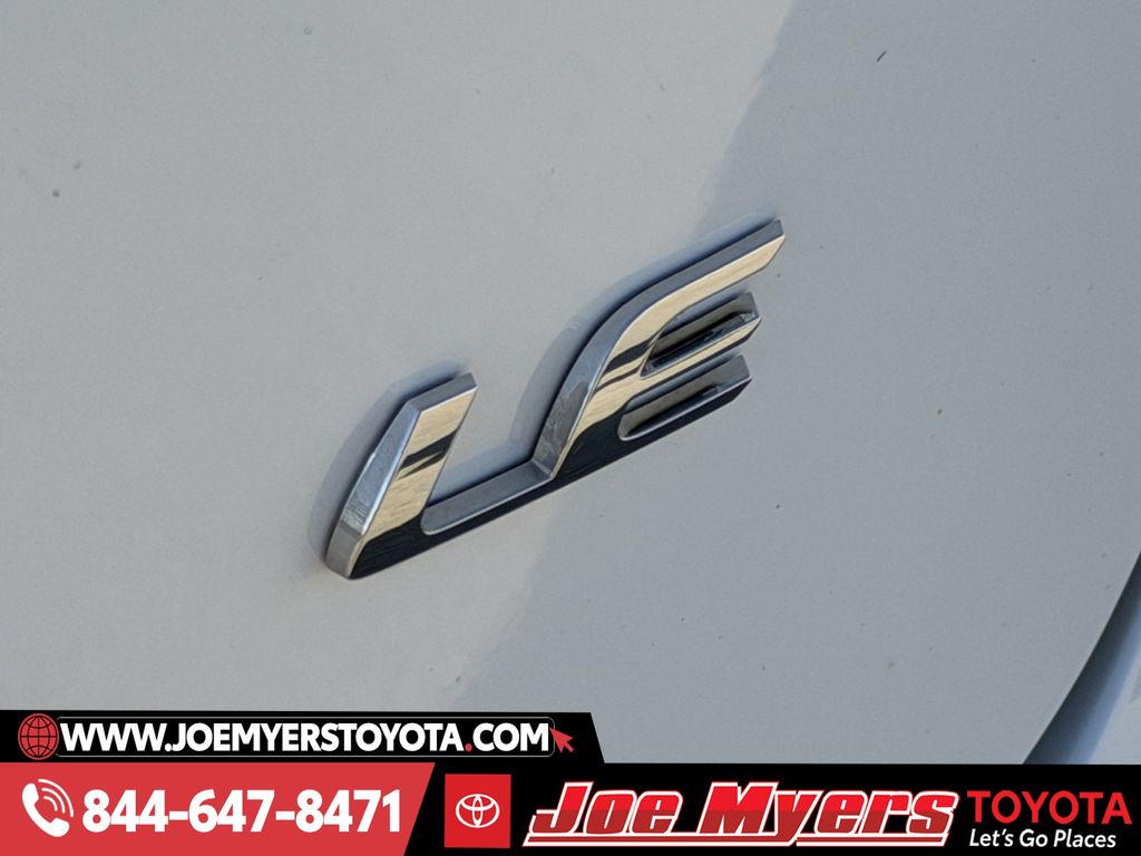 Used 2025 Ice Cap Toyota LE image 11