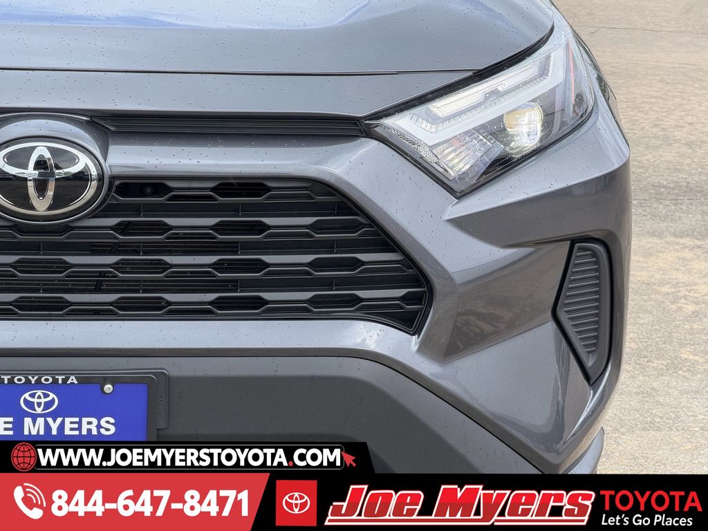 Used 2025 Magnetic Gray Metallic Toyota XLE image 4
