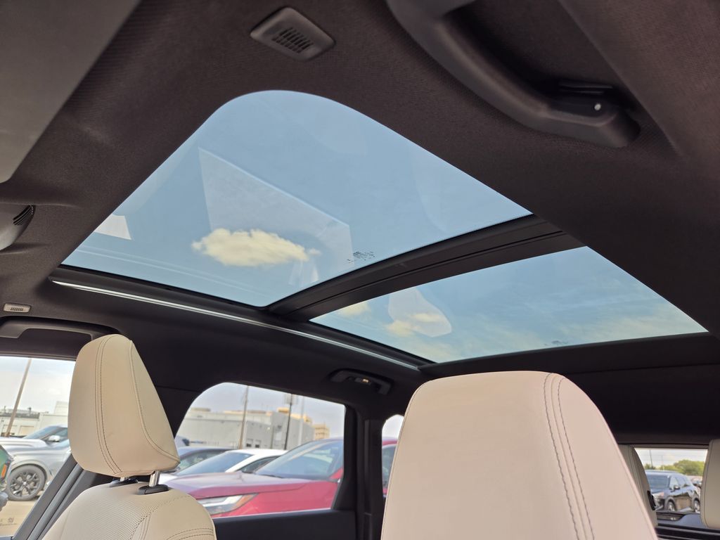 Used 2025 Mineral White Metallic BMW xDrive28i image 28