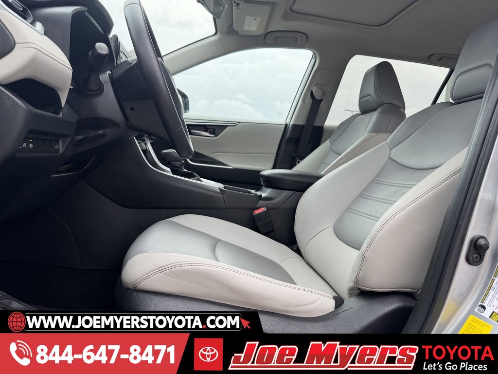 Used 2022 Silver Sky Metallic Toyota XLE Premium image 27