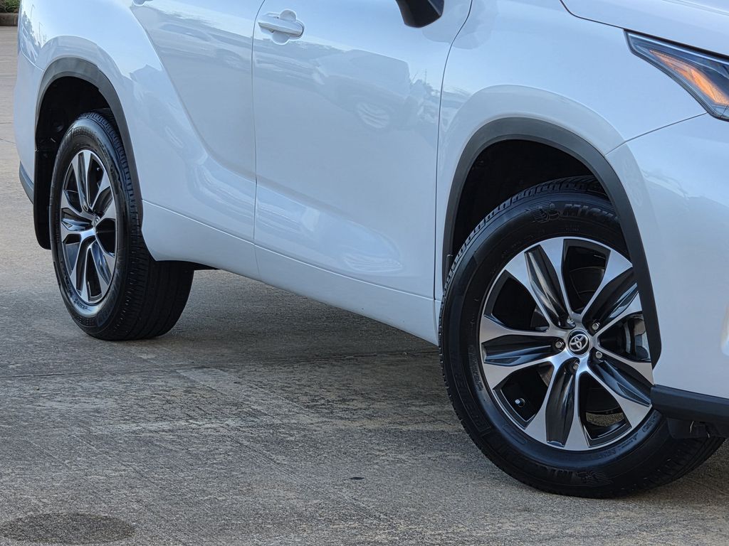 Used 2026 Pearl Toyota XLE image 12