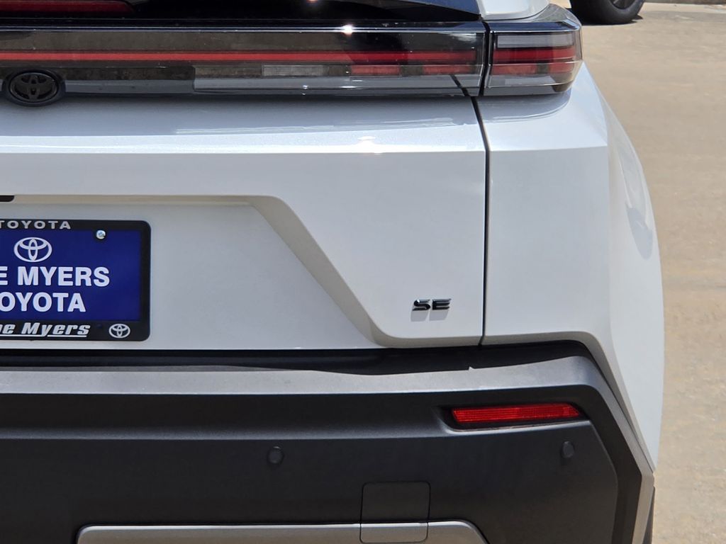 New 2026 Wind Chill Pearl Toyota SE image 9