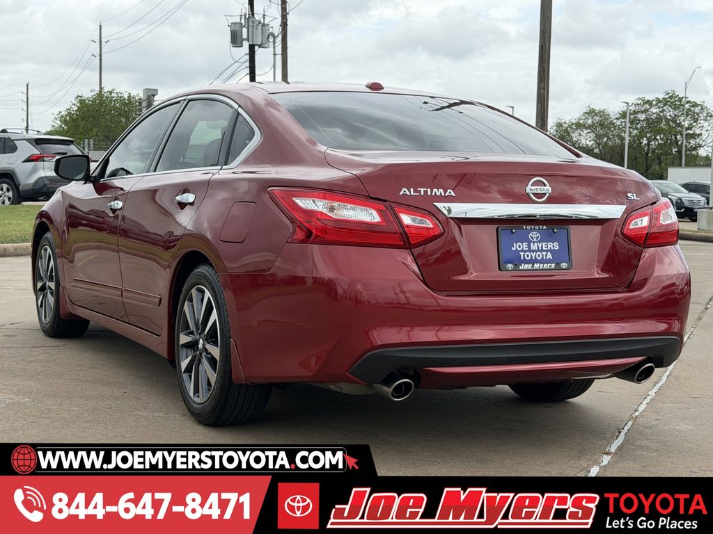 Used 2016 Cayenne Red Nissan 2.5 SL image 7