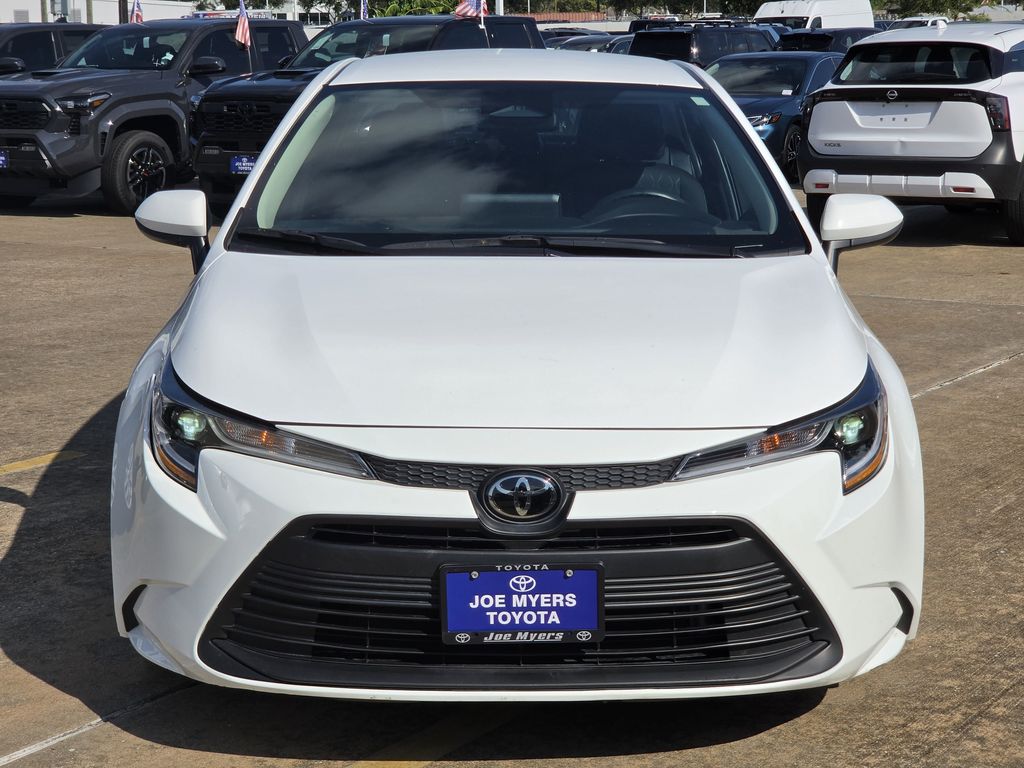 Used 2025 Ice Toyota LE image 3