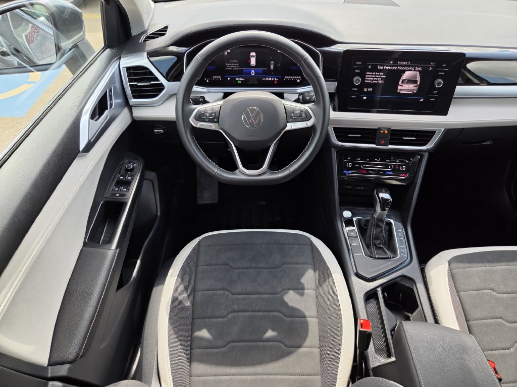 Used 2025 Gray Volkswagen 1.5T SE image 13