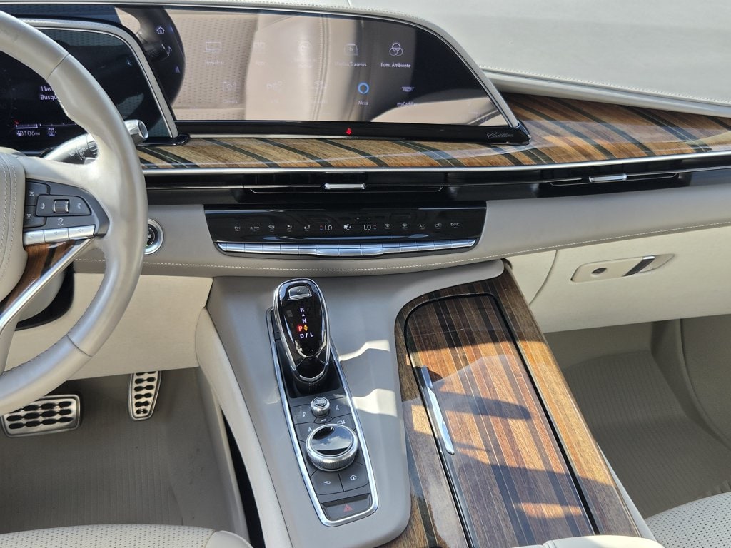 Used 2022 Crystal White Tricoat Cadillac Premium Luxury Platinum image 16