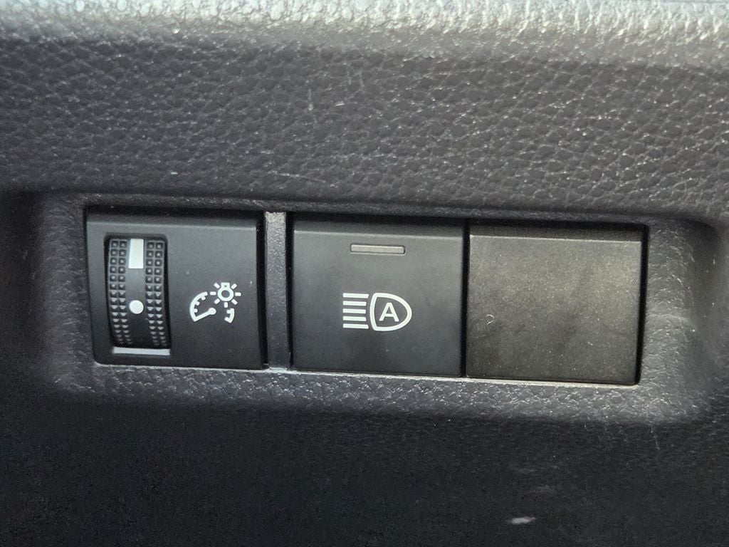 Used 2025 Silver Sky Metallic Toyota XLE image 25