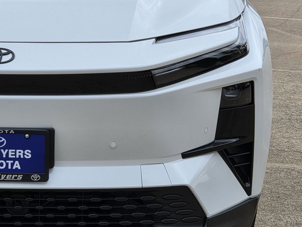 New 2026 Wind Chill Pearl Toyota XSE image 4