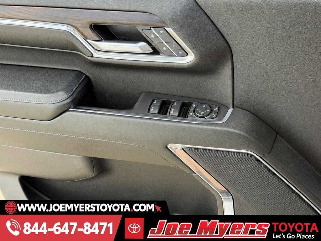 Used 2024 Summit White GMC SLT image 27