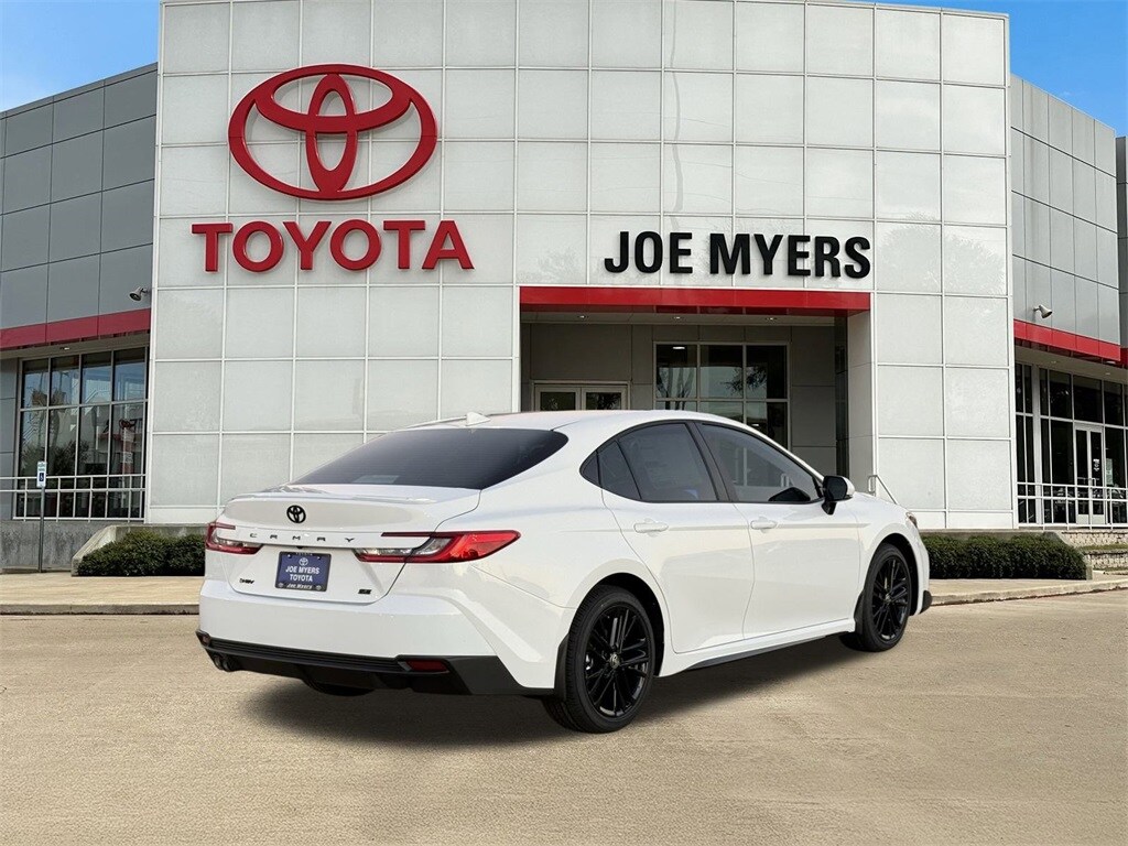 2026 Toyota Camry SE photo 4