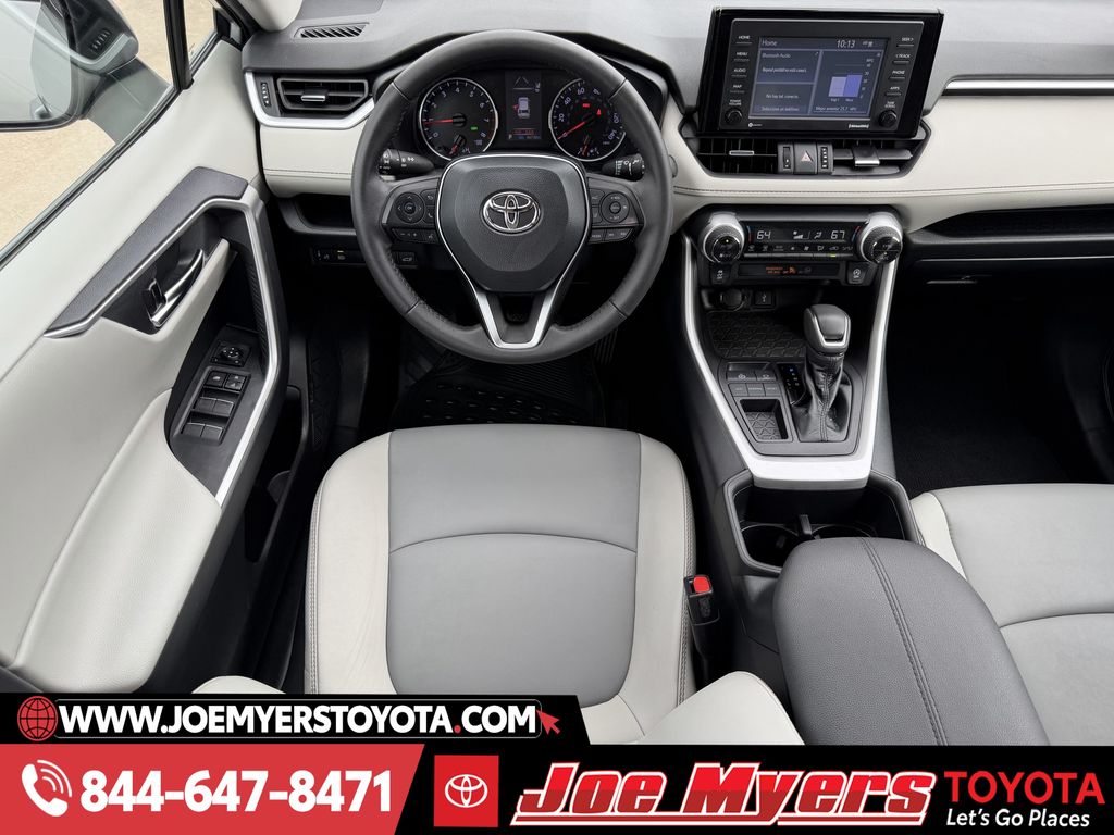 Used 2022 Silver Sky Metallic Toyota XLE Premium image 14