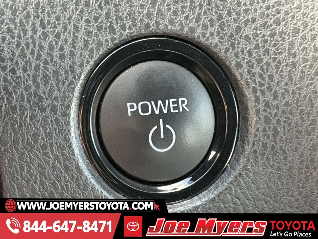 Used 2025 Ice Cap Toyota SE image 22