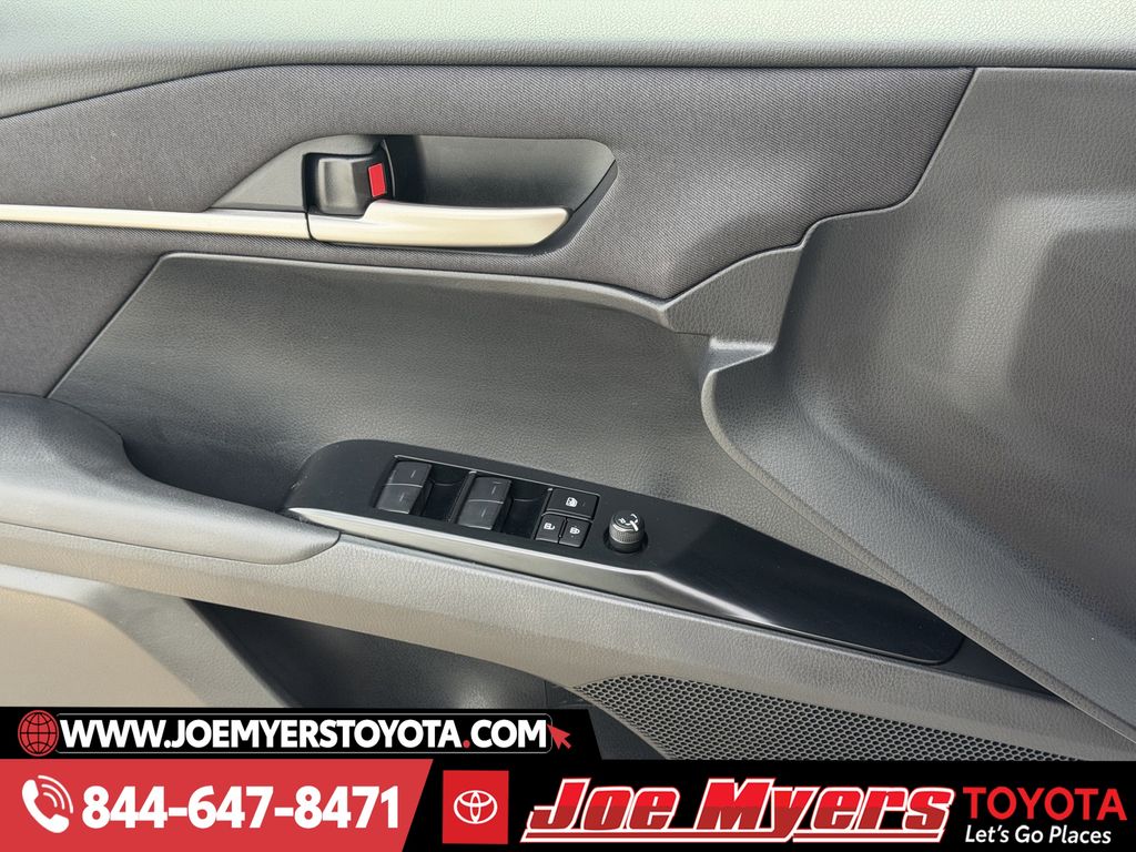 Used 2025 Ice Cap Toyota LE image 27