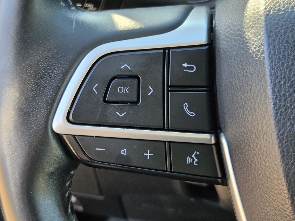 Used 2022 Moon Dust Toyota XLE image 24