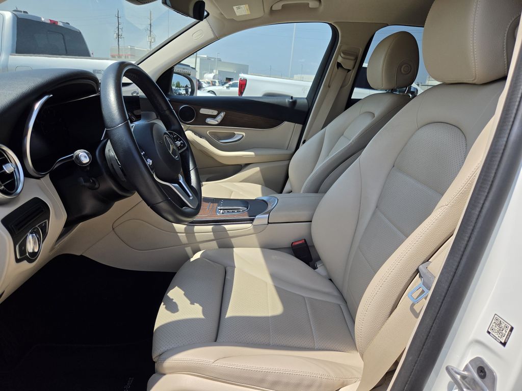 Used 2022 Polar White Mercedes-Benz GLC 300 image 26