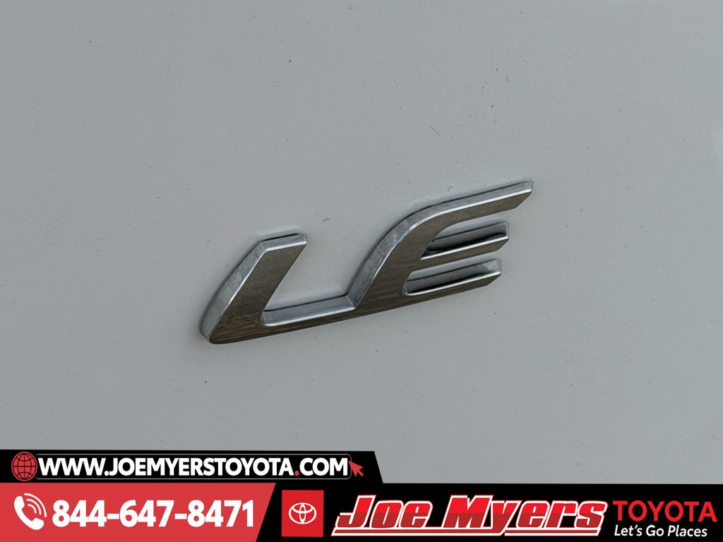 Used 2025 Ice Cap Toyota LE image 11