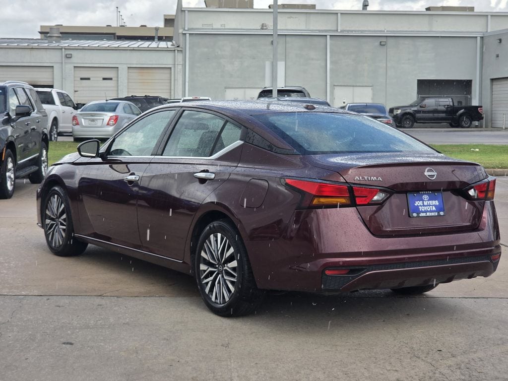Used 2025 Garnet Pearl Metallic Nissan 2.5 SV image 7