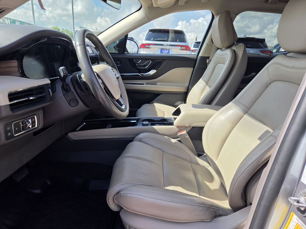 Used 2022 Radiance Metallic Lincoln Grand Touring image 26