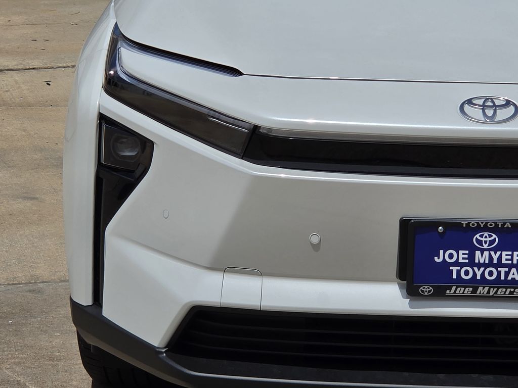 New 2026 Wind Chill Pearl Toyota XLE image 5