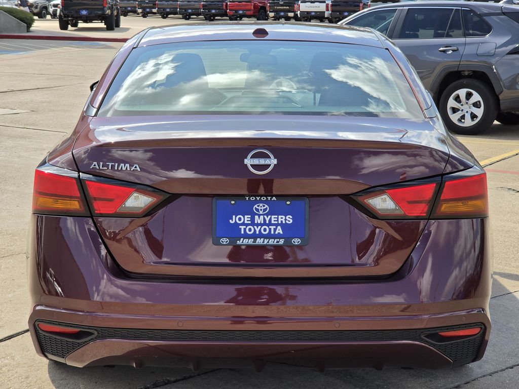 Used 2025 Garnet Pearl Metallic Nissan 2.5 SV image 8
