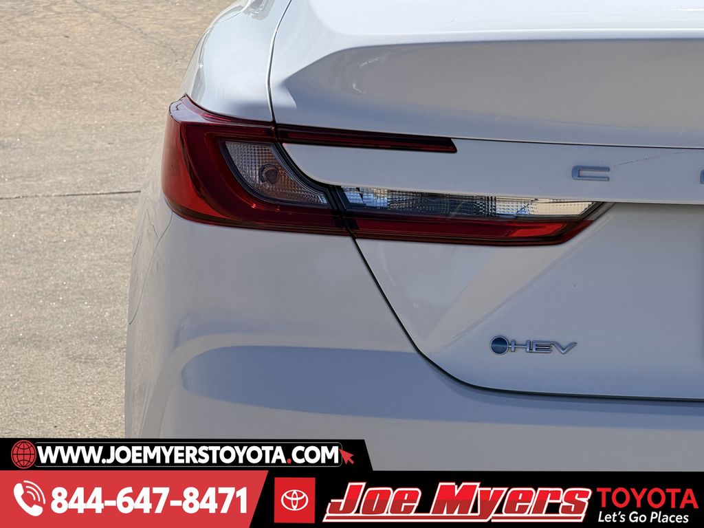 Used 2025 Ice Cap Toyota LE image 10