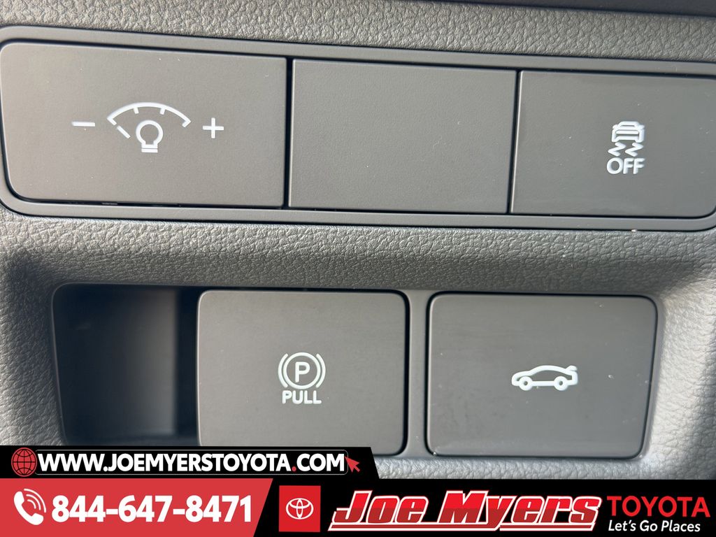 Used 2025 Aero Silver Hyundai SEL image 24