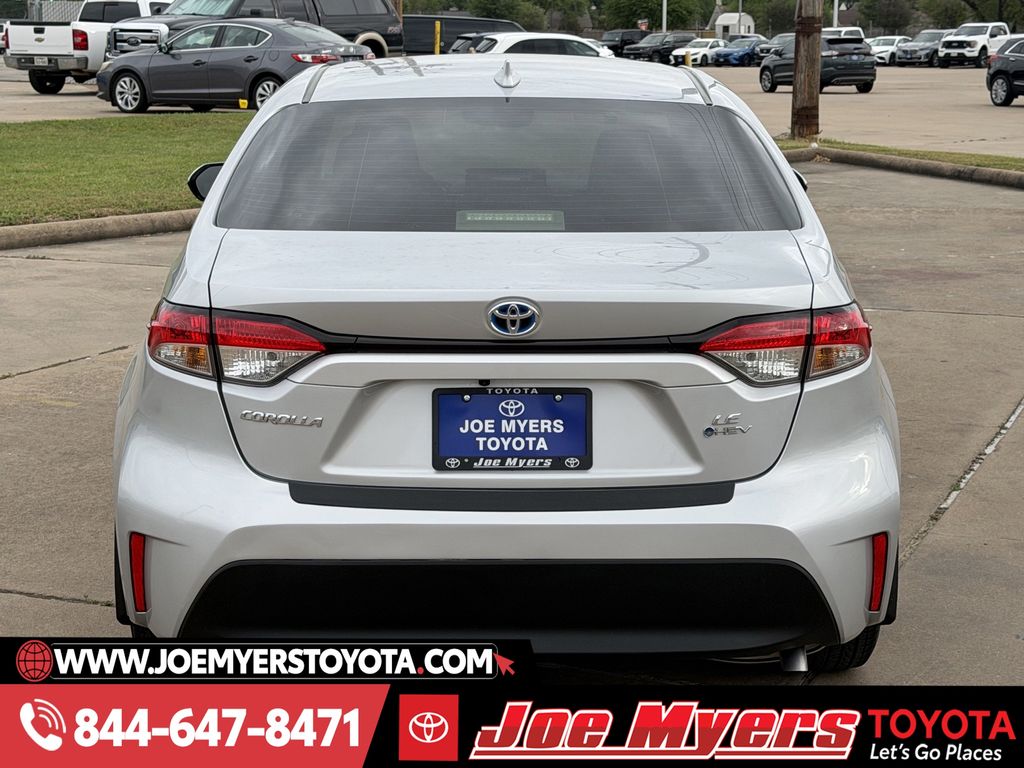 Used 2025 Classic Silver Metallic Toyota LE image 8