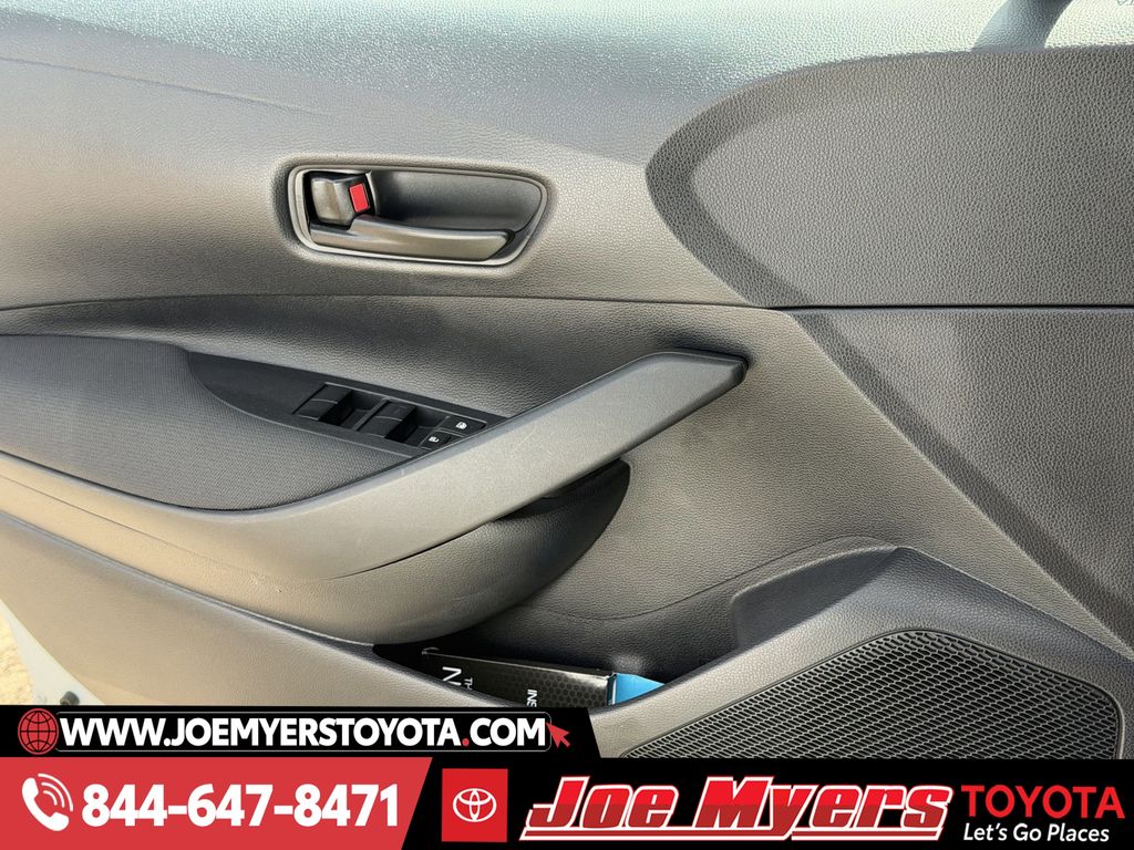 Used 2025 Ice Cap Toyota LE image 25