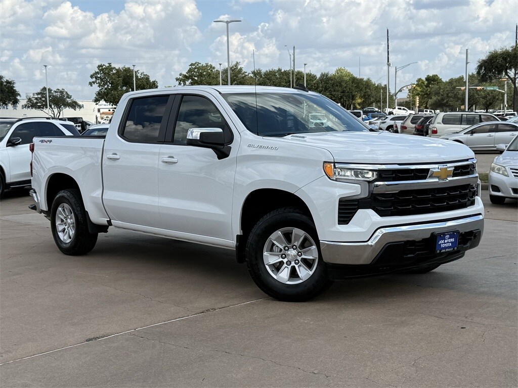 2024 Chevrolet Silverado 1500 LT photo 2