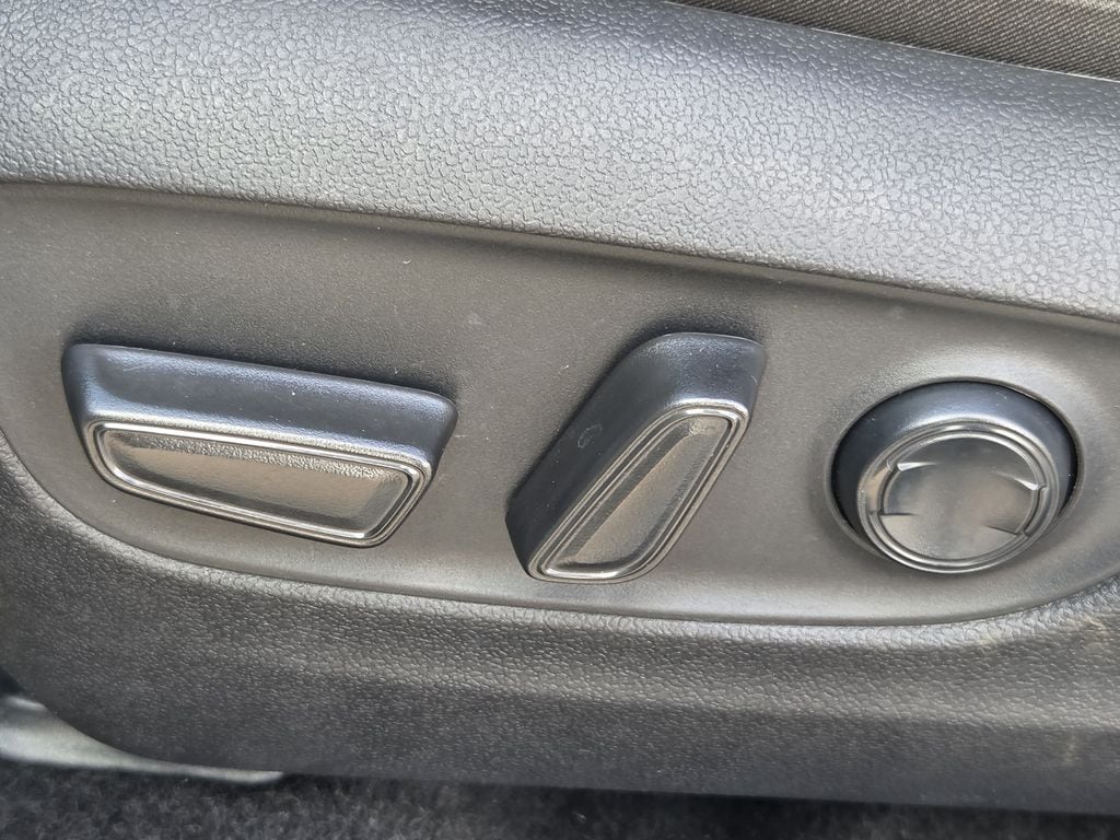 Used 2025 Ice Toyota XLE image 28