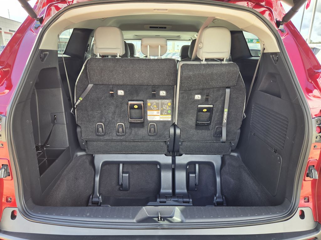 Used 2025 Pearl Toyota XLE image 29