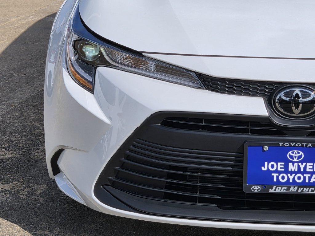 Used 2026 Pearl Toyota LE image 5