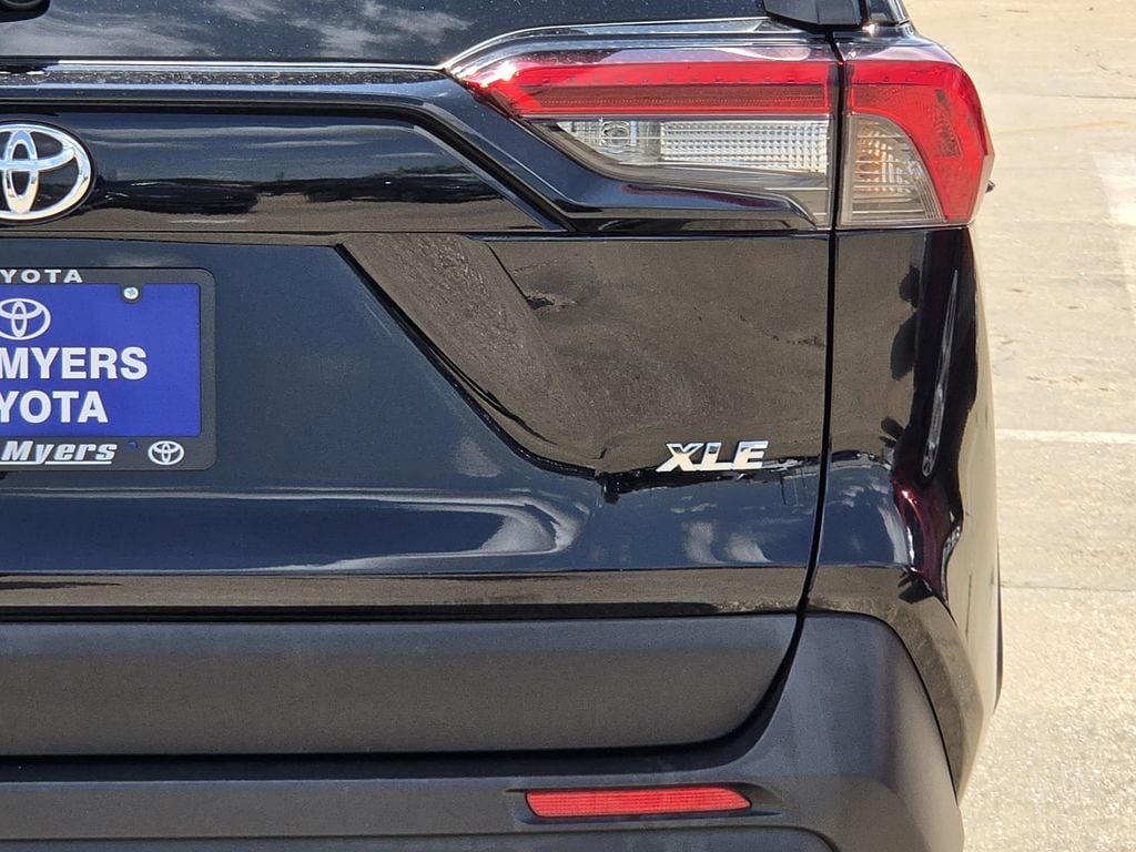 Used 2025 Midnight Black Metallic Toyota XLE image 9
