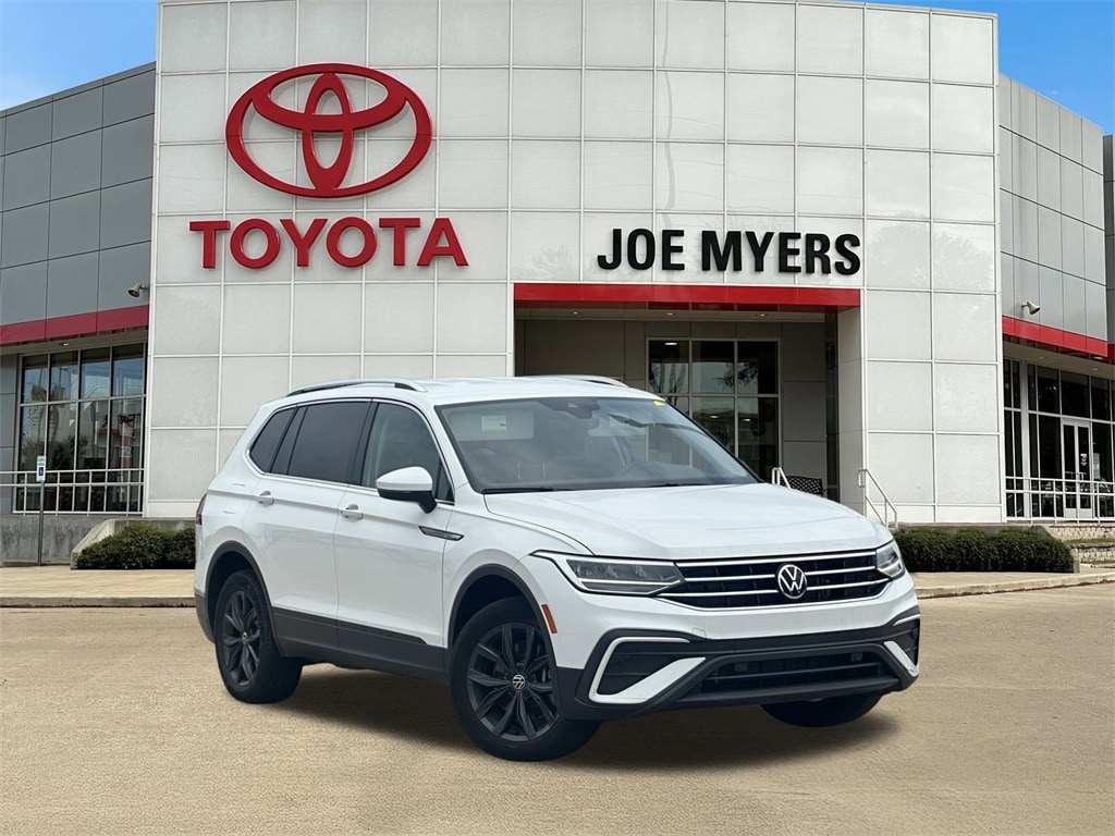 Used 2024 Volkswagen Tiguan SE with VIN 3VV3B7AXXRM043302 for sale in Houston, TX